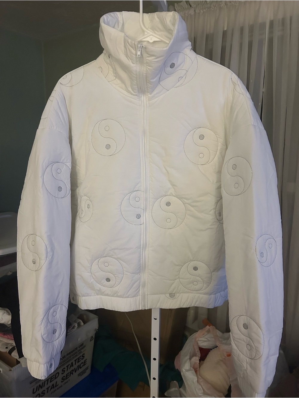 Mazik Yin Yang Puffer Jacket in White